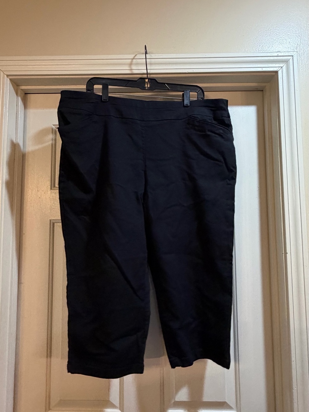 Croft & Borrow Classic Black Stretch Capris Size 18W